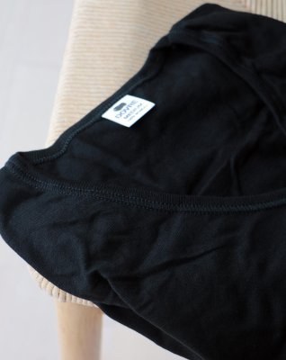 T-shirt "v-neck" | 100% økologisk bomuld | Sort -Dovre
