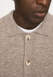 Strik cardigan 'dean' | Uld | Sand -Resteröds
