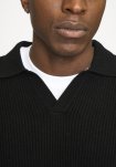 Kane polo, Uld, Sort