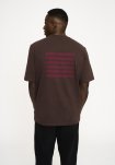 T-shirt m. print "tas" | 100% bomuld | Brun -Resteröds