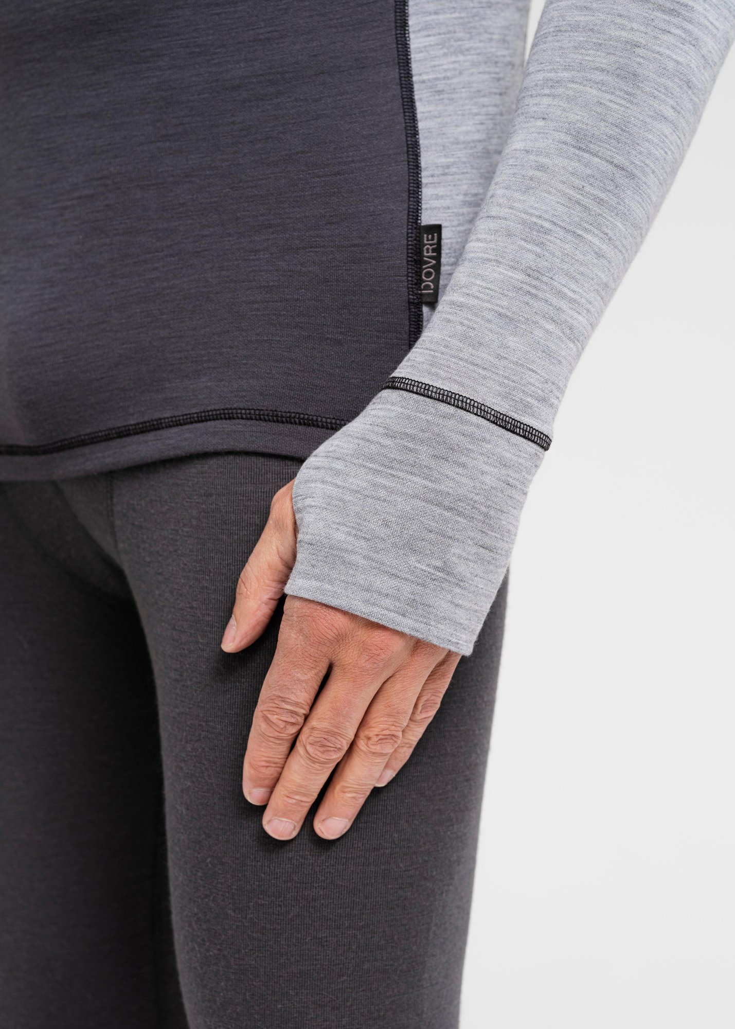 Langærmet t-shirt med hætte | 100% merino uld | Grå -Dovre Langærmet t-shirt med hætte | 100% merino uld | Grå -Dovre