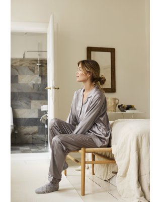 Pyjamas "satin", Polyester, Lys grå